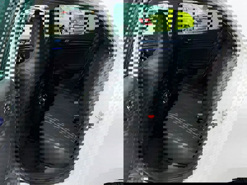 Image Renault MEGANE IV BERLINE 5 PTES. 1.6 TCe 205 GT Full leds GPS Caméra Bose Bluetooth Régul adapt Clim auto Gtie 1 an 